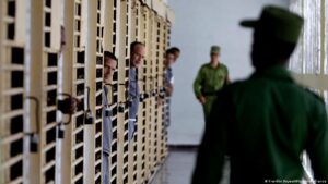 Gobierno de Cuba controla motín en cárcel de alta seguridad