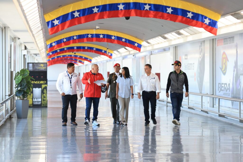 Gobierno inspecciona obras del aeropuerto internacional