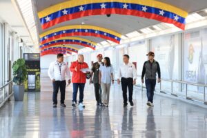 Gobierno inspecciona obras del aeropuerto internacional