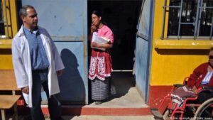 Guatemala pone fin a programa de médicos cubanos en el país