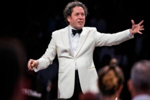 Gustavo Dudamel ganó en dos de sus tres nominaciones en el Grammy 2026