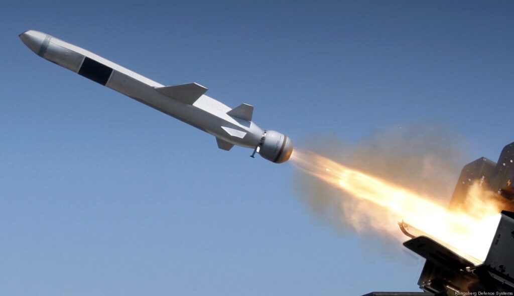 Irán prueba un nuevo misil naval de defensa aérea en medio de tensiones con EE.UU. - AlbertoNews