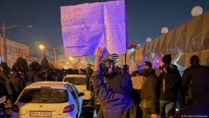 Iraníes vuelven a protestar en universidades de Teherán
