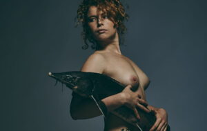 Jessie Buckley desnuda en la campaña Fishlove Project