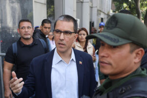Jorge Arreaza anunció que se otorgará la excarcelación a 379 presos políticos en Venezuela