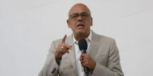 Jorge Rodríguez contra Mario Villarroel expresidente de la Cruz Roja Venezolana: ‘Delincuente y ladronazo’