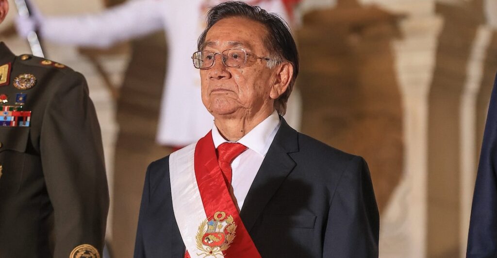 José Balcázar asume la presidencia interina de Perú
