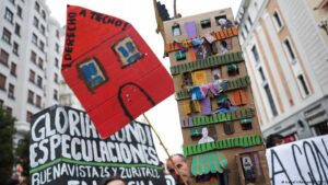 Jóvenes latinoamericanos: una generación sin hogar