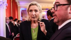 La Fiscalía de Francia pedirá la inhabilitación de Marine Le Pen | elperiodico.com