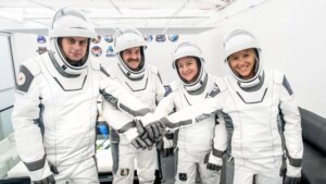 La NASA retrasa de nuevo el despegue del relevo de la tripulación evacuada de la EEI