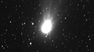 La misión a Júpiter capta una increíble imagen del cometa interestelar 3I/Atlas en su trayectoria de alejamiento