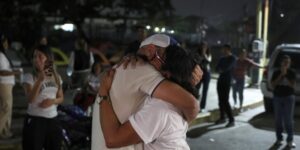 Liberan a comerciante detenido por enviar un «sticker»
