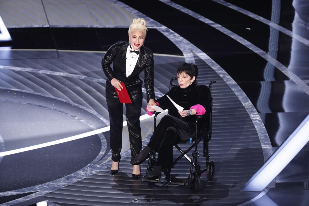 Liza Minnelli asegura que fue forzada a usar una silla de ruedas en los Oscar de 2022 - AlbertoNews