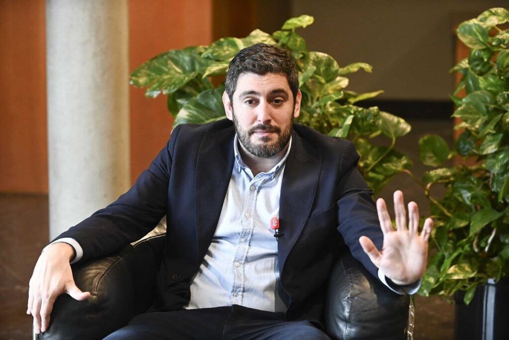 "Llevamos ya 40 años de bipartidismo estafador y podemos dar la vuelta a la tortilla"