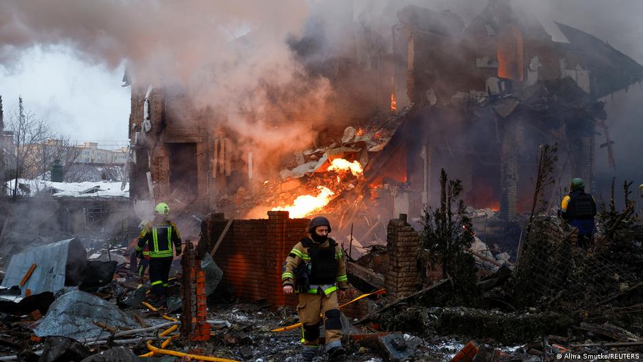 Lluvia de misiles rusos impacta los suburbios de Kiev