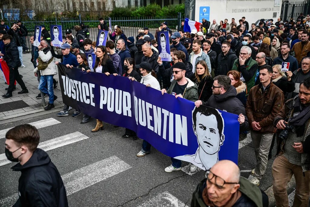 Los vecinos de Lyon salen a la calle para homenajear a Quentin Deranque: "¡Antifas asesinos!"