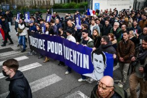 Los vecinos de Lyon salen a la calle para homenajear a Quentin Deranque: «¡Antifas asesinos!» | elmundo.es