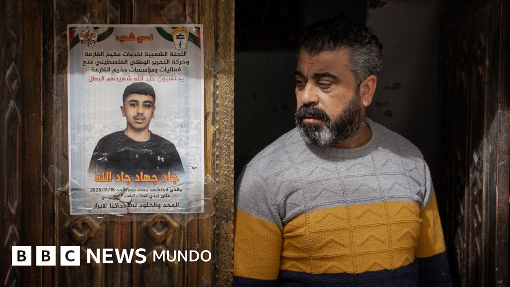 Los videos que muestran cómo soldados israelíes disparan a un adolescente palestino y se quedan viéndolo morir desangrado