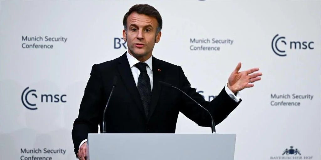 Macron llama a la calma tras la muerte de un joven ultranacionalista en un altercado en Lyon