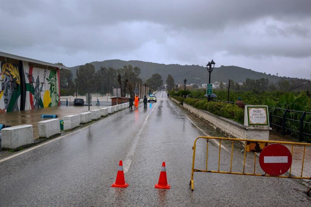 Más de 150 carreteras permanecen cortadas por inundaciones y desprendimientos a consecuencia de las lluvias