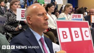 «Me duele que me llamen ‘enemigo'»: la difícil tarea de ser el corresponsal de la BBC en la Rusia de Putin