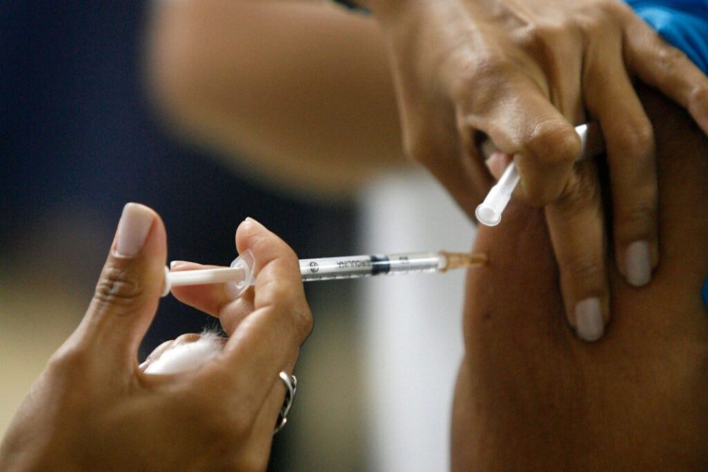 Ministra de Salud instó a vacunarse contra la fiebre amarilla donde circula el virus