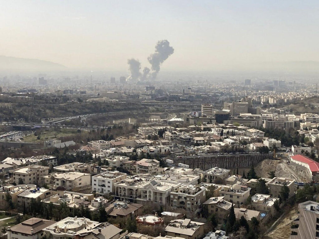 Miraflores llama a EEUU e Israel a retomar la negociación con Irán