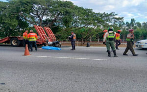 Motorizado falleció al impactar contra vehículo de carga en la ARC