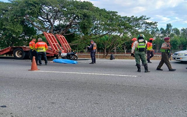 Motorizado falleció al impactar contra vehículo de carga en la ARC