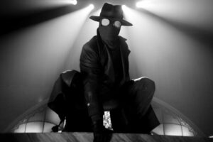 Nadie llamará Spider-Man a Nicolas Cage en Spider-Noir. La razón es un homenaje a los antecesores del éxito de Marvel y DC