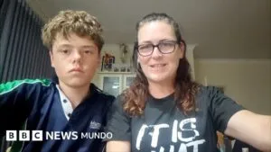 «No creo ser un héroe»: el niño que nadó de forma «sobrehumana» durante 4 horas para salvar a su madre y sus hermanos
