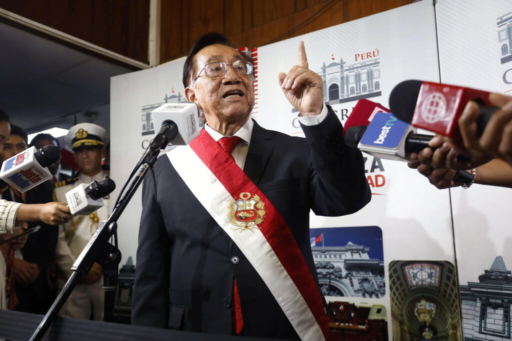 Nuevo presidente de Perú aún no decide si asistirá a juicio por presunta corrupción