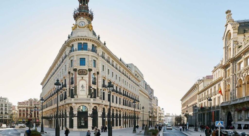OHLA y Mohari formalizan el acuerdo para repartirse los activos del Complejo Canalejas en Madrid