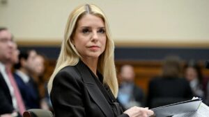 Pam Bondi publicó completa la lista Epstein en una carta dirigida al Senado de EEUU
