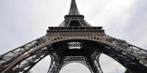 París evacúa varios edificios públicos tras una ola masiva de amenazas de bomba