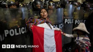 Perú es una república en el papel y en las leyes, pero psicológicamente nos seguimos conduciendo como una colonia