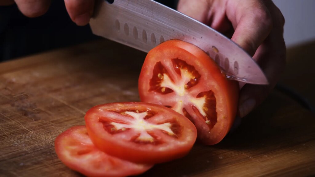 Por qué hay que dejar reposar el tomate antes de comerlo, según el chef Dani García