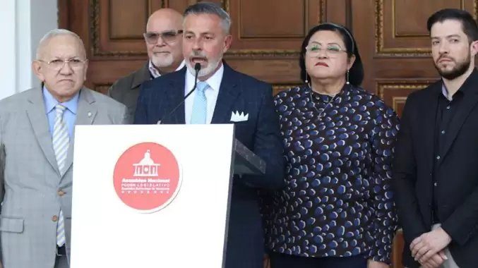 Postulaciones para fiscal general y defensor del pueblo