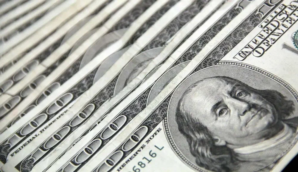 Precio del dólar del 3 de febrero sube 0,50 bolívares