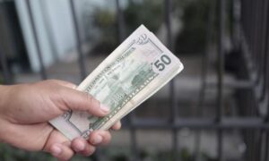 Precio del dólar del 5 de febrero sube más de 3 bolívares