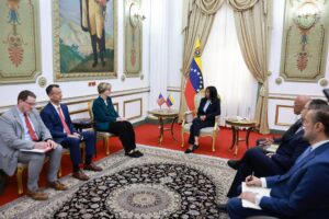 Presidenta Delcy Rodríguez recibe a la encargada de negocios de Estados Unidos Laura Dogu en Miraflores