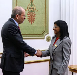 Presidenta (e) recibe al canciller de Jordania