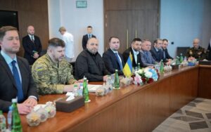 REUNIÓN EN ABU DABI | Las conversaciones cara a cara entre Ucrania y Rusia dejan un primer avance: intercambiarán 300 presos | elperiodico.com
