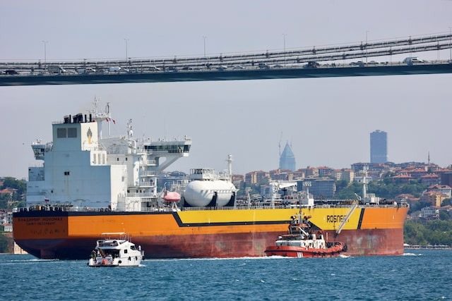 Refinerías indias requerirán periodo de reducción para sustituir crudo ruso por venezolano