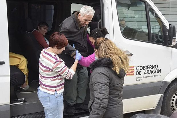 Residencias españolas de ancianos ofrecerán 160.000 empleos a inmigrantes regularizados