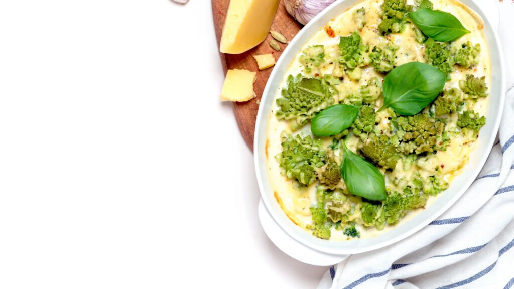 Romanesco asado especiado con salsa de anacardos, una receta deliciosa, saludable y sin gluten