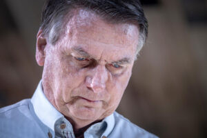 Salud de Bolsonaro empeoró en prisión y su defensa presionó por arresto domiciliario