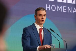 Sánchez se compromete a trabajar por acabar con las desigualdades y «los estereotipos que hieren» con el pueblo gitano | europapress.es