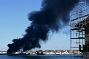 Se desata incendio en la refinería de petróleo de La Habana