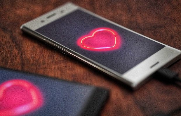 Según expertos, las parejas enamoradas se envían menos mensajes 